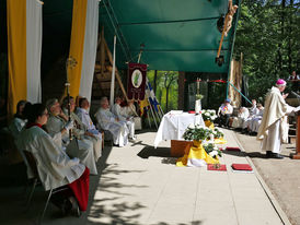 Festgottesdienst zum 1.000 Todestag des Heiligen Heimerads auf dem Hasunger Berg (Foto: Karl-Franz Thiede)